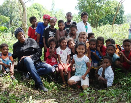 MAMA – EARTH! Wenn Müll zu Schulstühlen wird Philippinische Kinder mama earth foundation